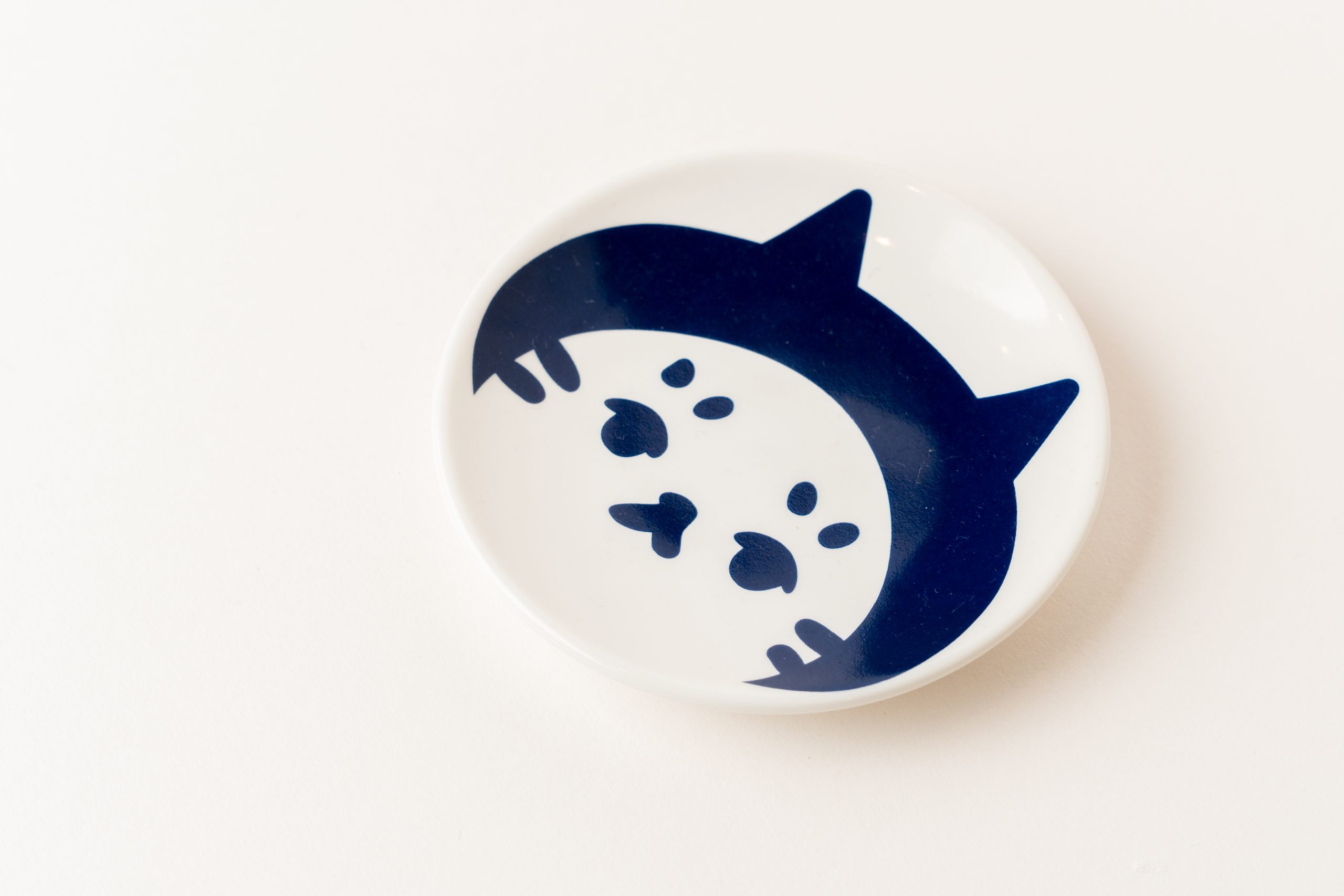 マルコロ豆皿/頭巾猫こけし